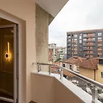 Ξενοδοχείο με διαμερίσματα Garden Center New Bazar 4*